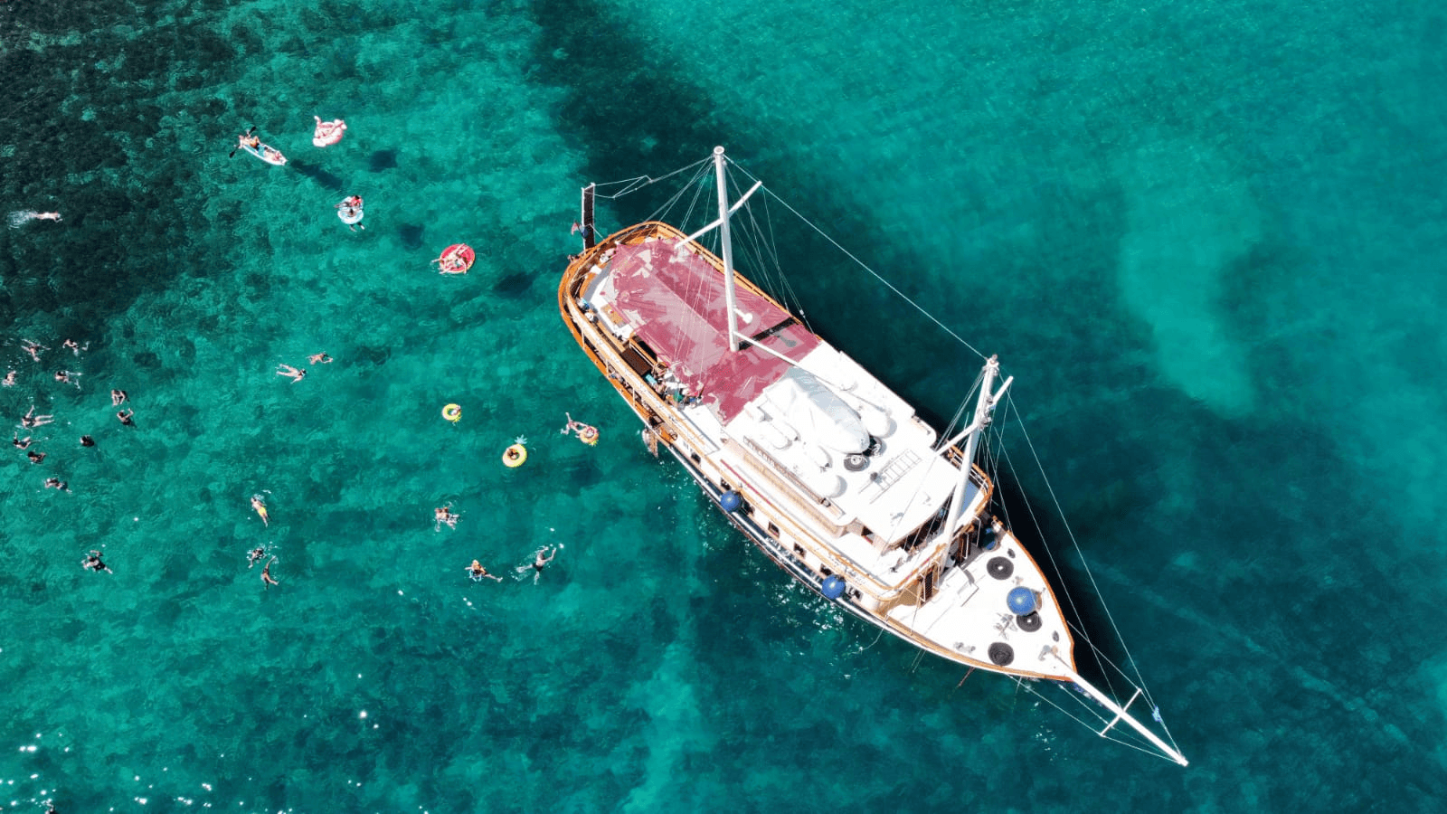 Crystal-clear turquoise swimming bay near Brač and Šolta with the old-fashioned yacht Polaris anchored